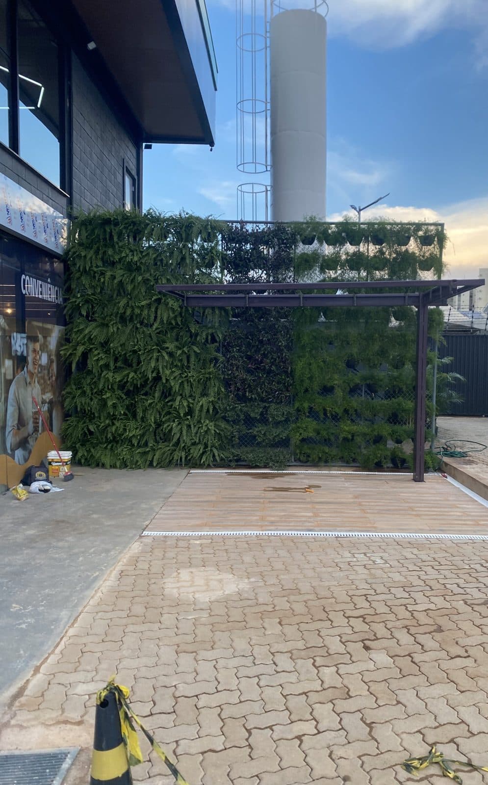 Jardim vertical na fachada